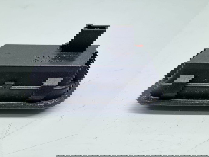  Buton deschidere haion Mercedes Clasa C (W204) [Fabr 2007-2014] 2128210651