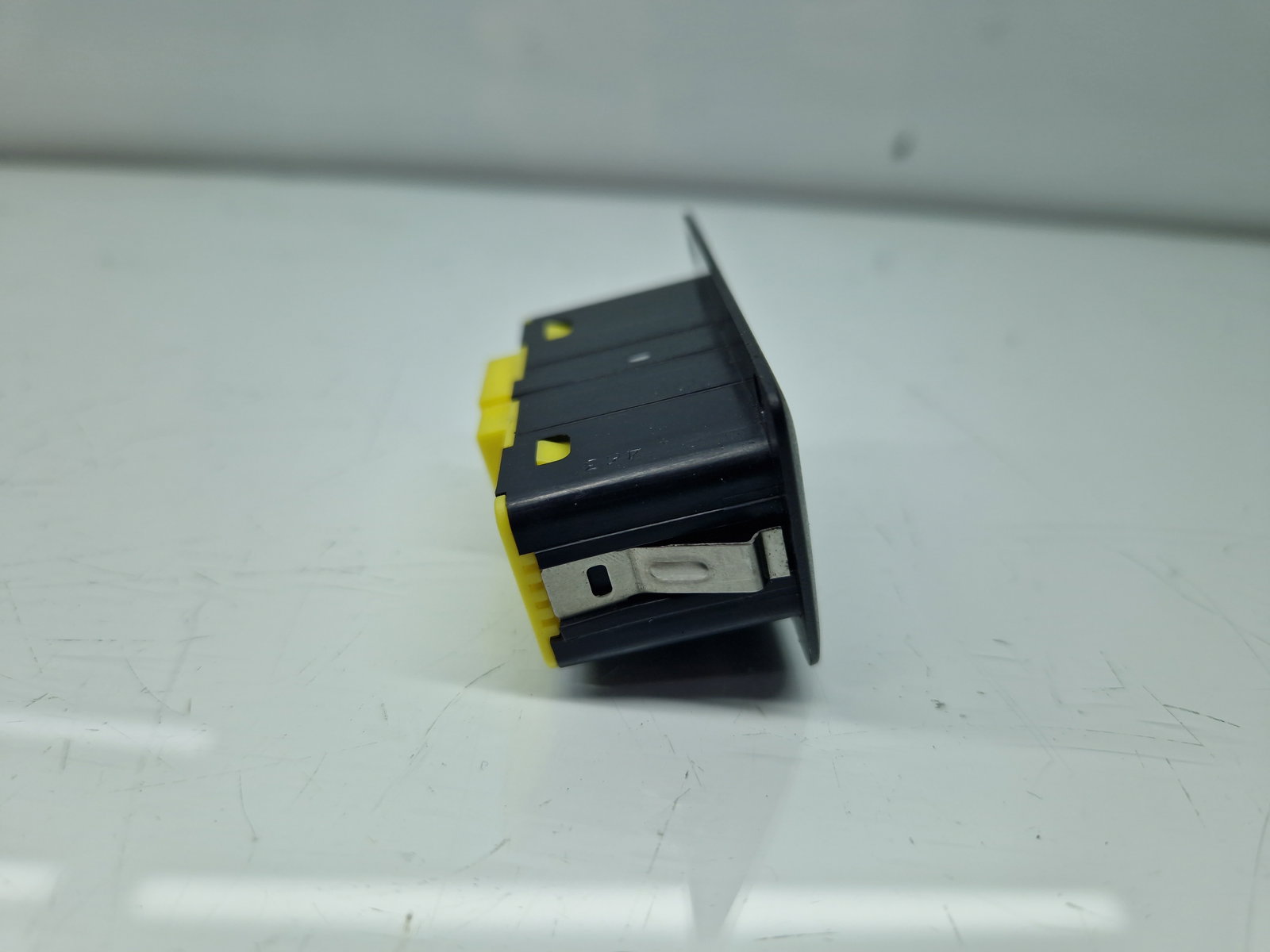 Buton deschidere haion Bmw 5 GT (F07) [Fabr 2011-2016] 6131930226202 - imagine 3