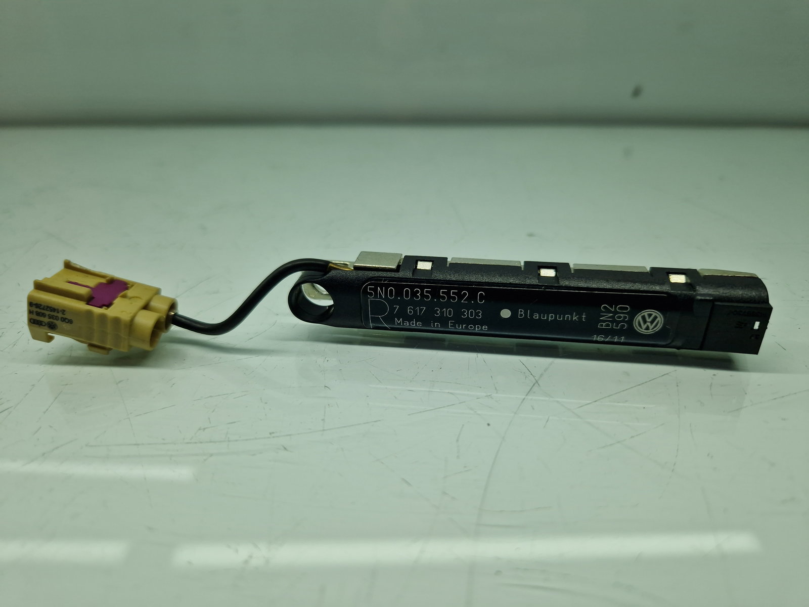 Amplificator antena Volkswagen Tiguan (5N) [Fabr 2007-2016] 5N0035552C - imagine 1