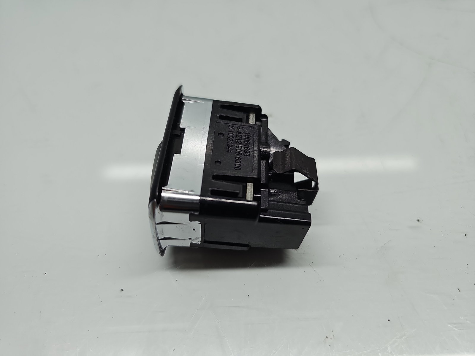 Buton deschidere portbagaj Mercedes Clasa E (W212) [Fabr 2009-2016] A2129056300 - imagine 2