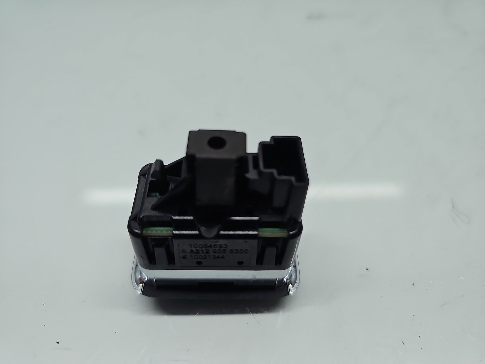 Buton deschidere portbagaj Mercedes Clasa E (W212) [Fabr 2009-2016] A2129056300 - imagine 3