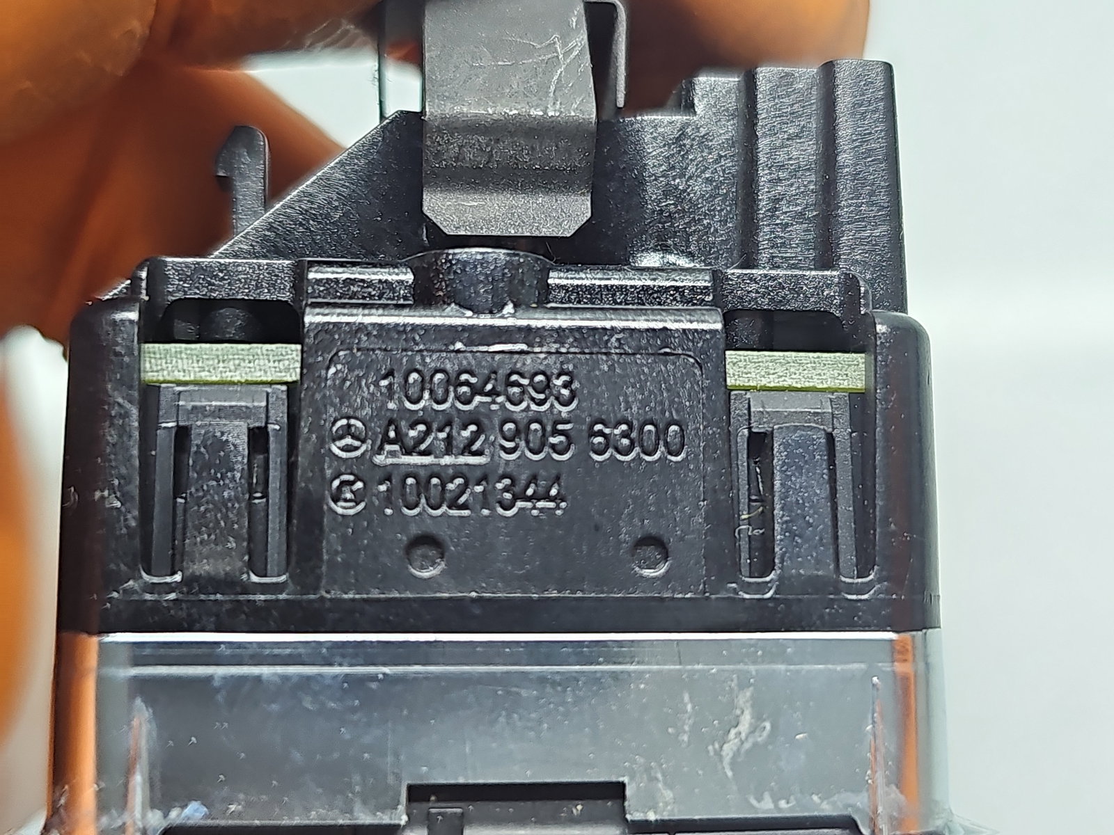 Buton deschidere portbagaj Mercedes Clasa E (W212) [Fabr 2009-2016] A2129056300 - imagine 5