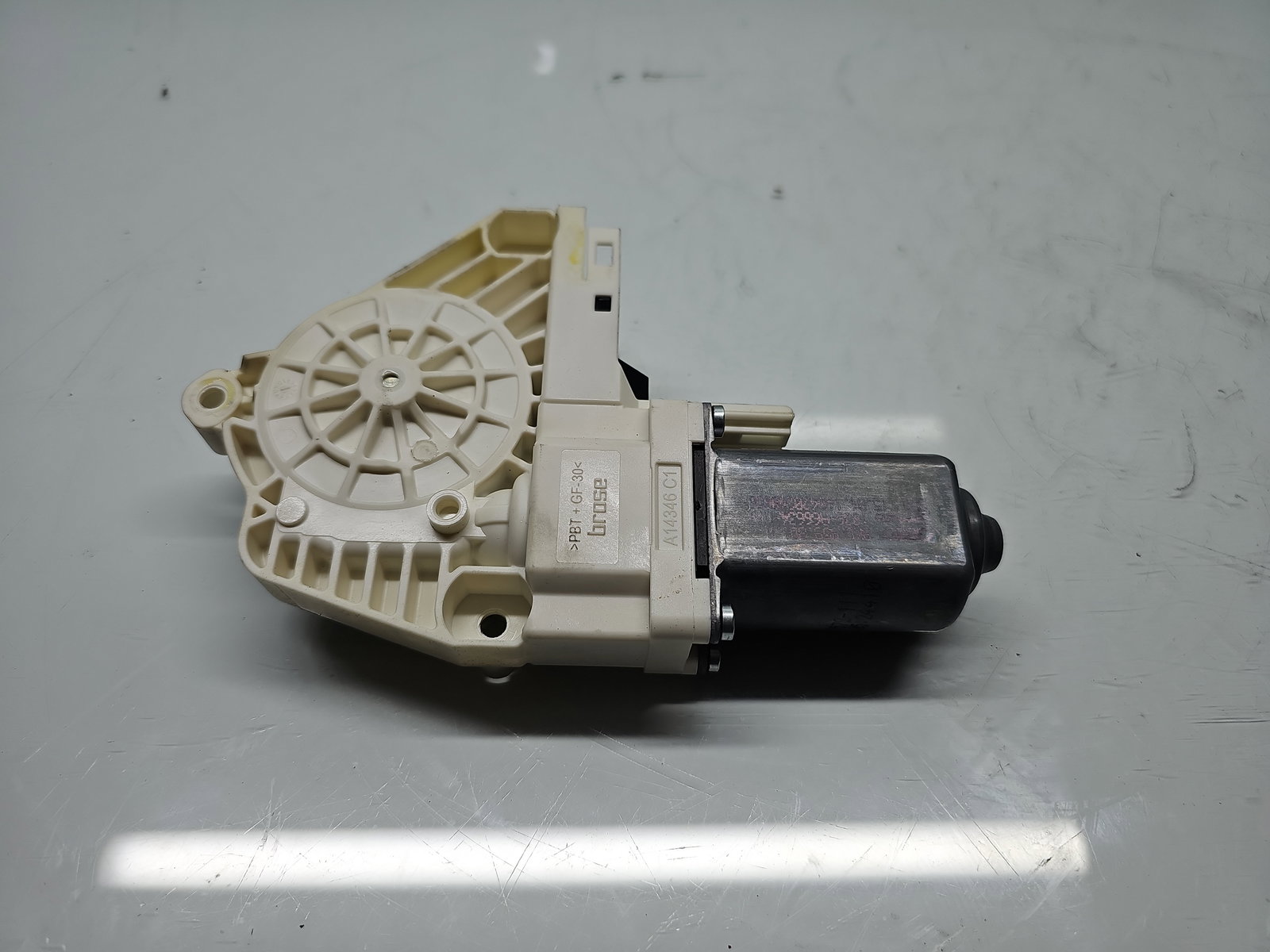 Motoras geam stanga fata AUDI A4 (8K2, B8.5) [Fabr 2008-2015] Berlina Facelift 8K0959801A - imagine 1