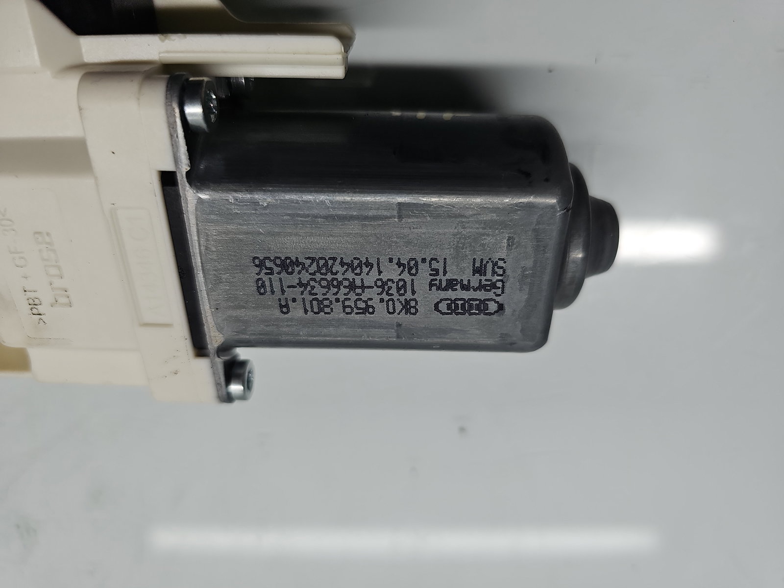 Motoras geam stanga fata AUDI A4 (8K2, B8.5) [Fabr 2008-2015] Berlina Facelift 8K0959801A - imagine 4