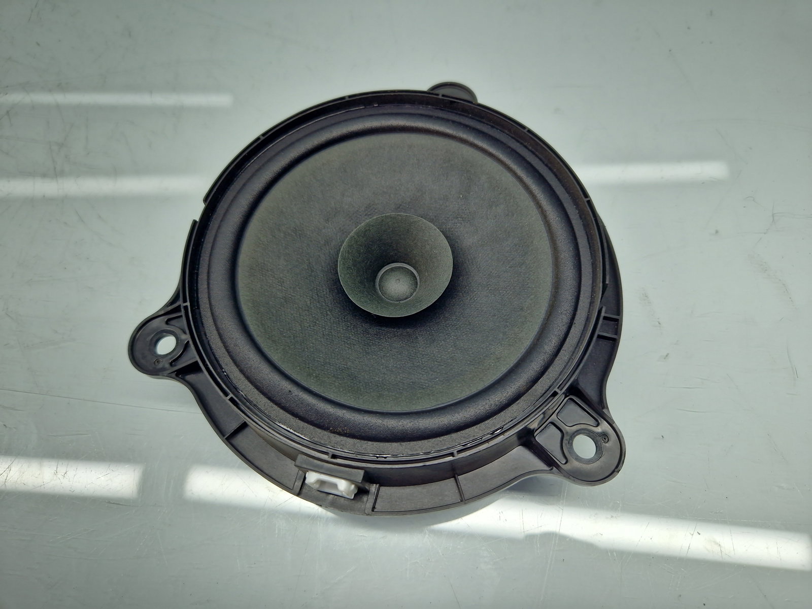 Boxa stanga spate Nissan X-Trail (T32) [Fabr 2013-prezent] 281563S00A - imagine 1