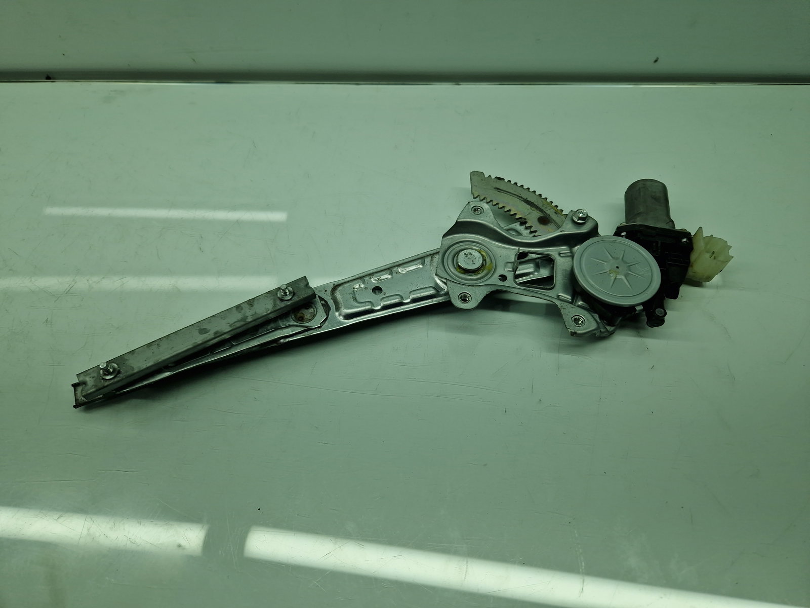 Macara electrica geam stanga spate Nissan X-Trail (T32) [Fabr 2013-prezent] 827311BA0A - imagine 3