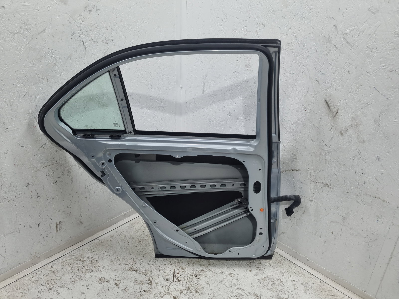 Usa stanga spate Mercedes Clasa C (W204) [Fabr 2007-2014] Berlina Facelift, AMG 988U Argintiu Diamat - imagine 3