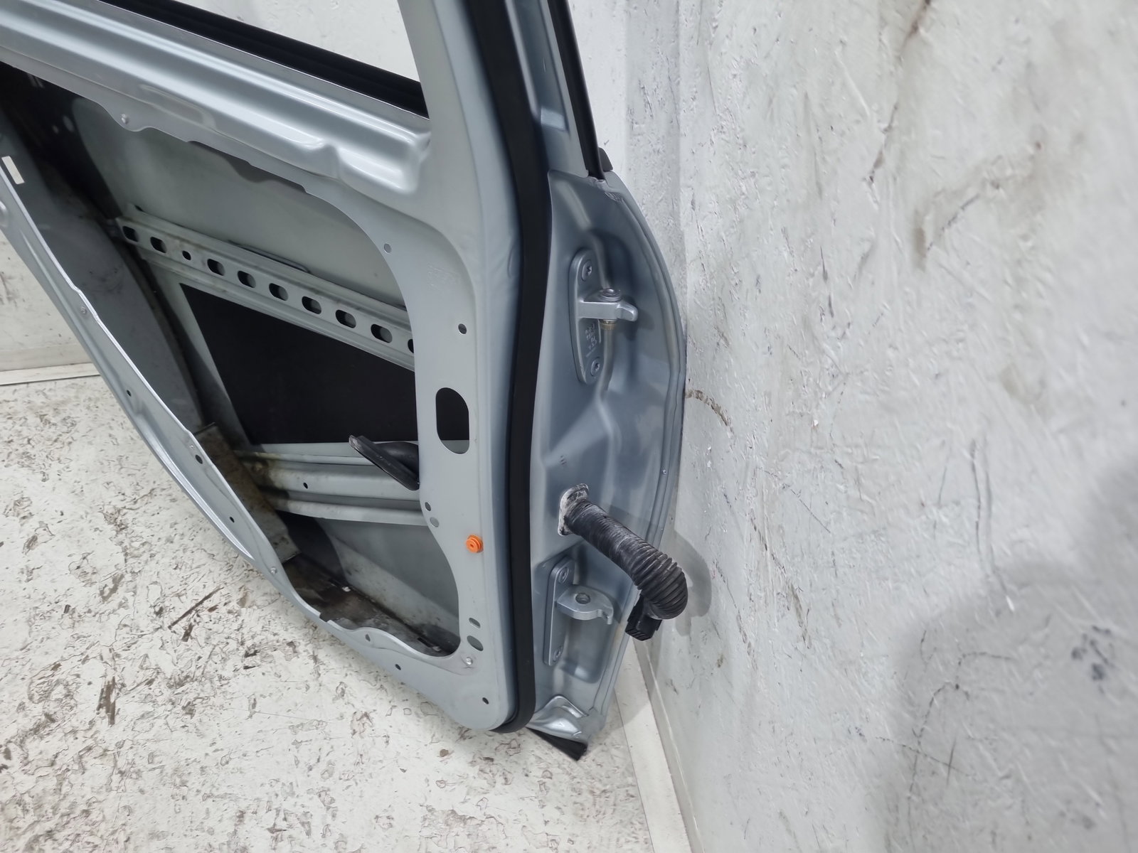 Usa stanga spate Mercedes Clasa C (W204) [Fabr 2007-2014] Berlina Facelift, AMG 988U Argintiu Diamat - imagine 9