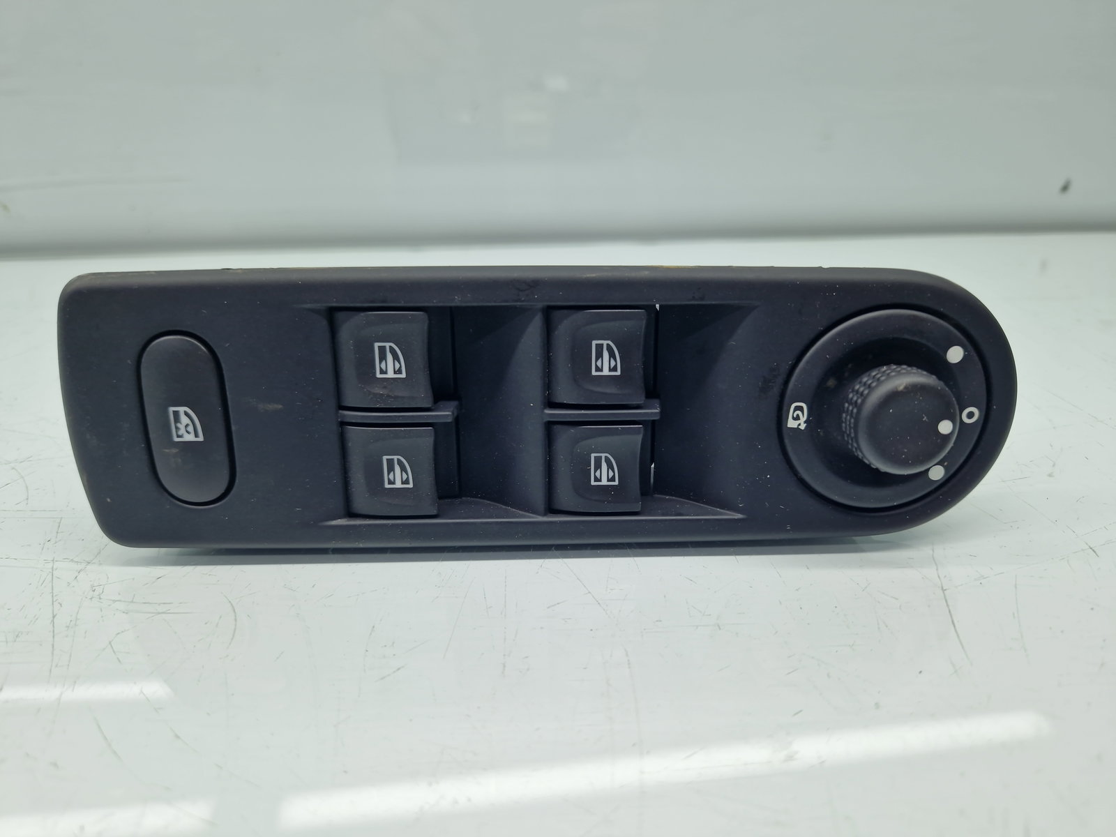 Butoane comanda geamuri sofer Renault Clio 4 [Fabr 2012-2020] 254113300R - imagine 1