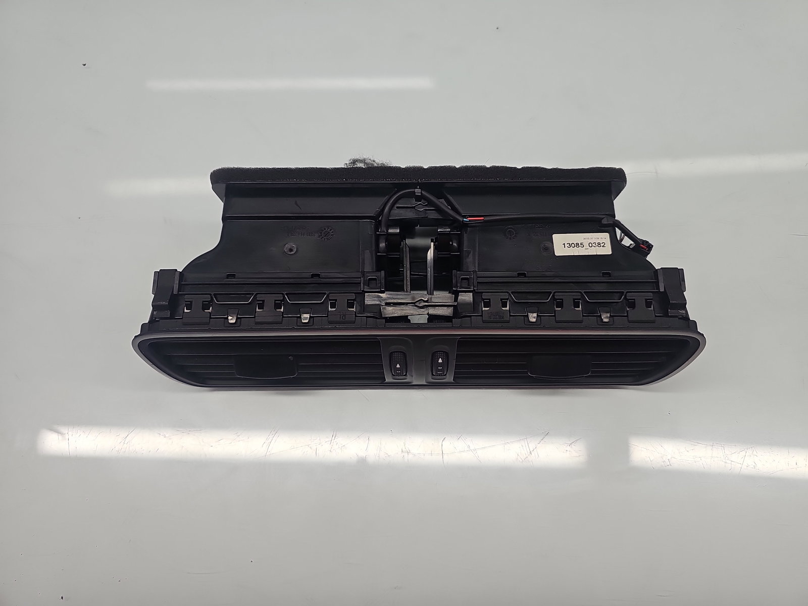 Grila aerisire centrala Volkswagen Passat B7 (365) [Fabr 2010-2014] 3AC819728A - imagine 2