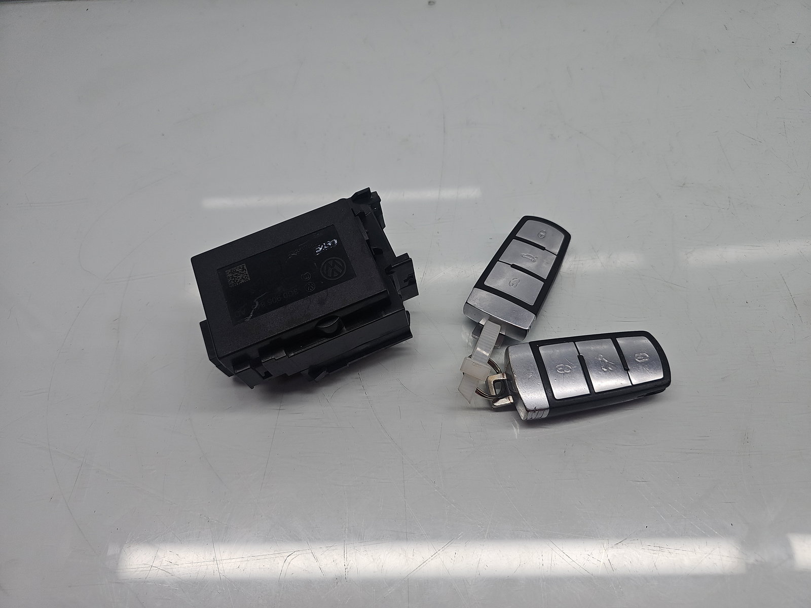 Contact cu cheie Volkswagen Passat B7 (365) [Fabr 2010-2014] 3C0950843AD 2.0 TDI CFFB 103KW / 140CP - imagine 1