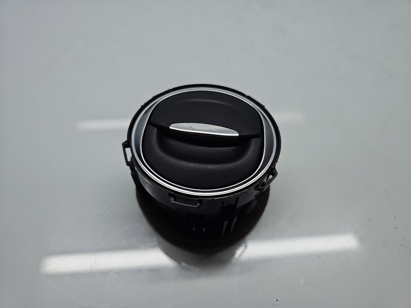 Grila aerisire dreapta Renault Clio 4 [Fabr 2012-2020] 687608143R - imagine 1