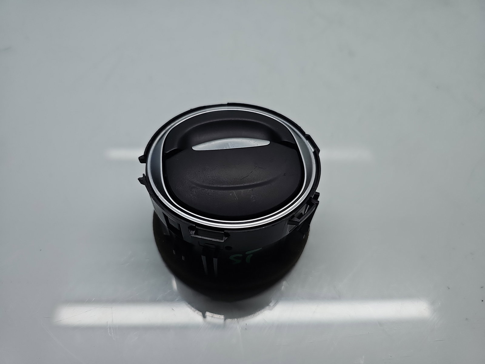 Grila aerisire stanga Renault Clio 4 [Fabr 2012-2020] 687608143R - imagine 1