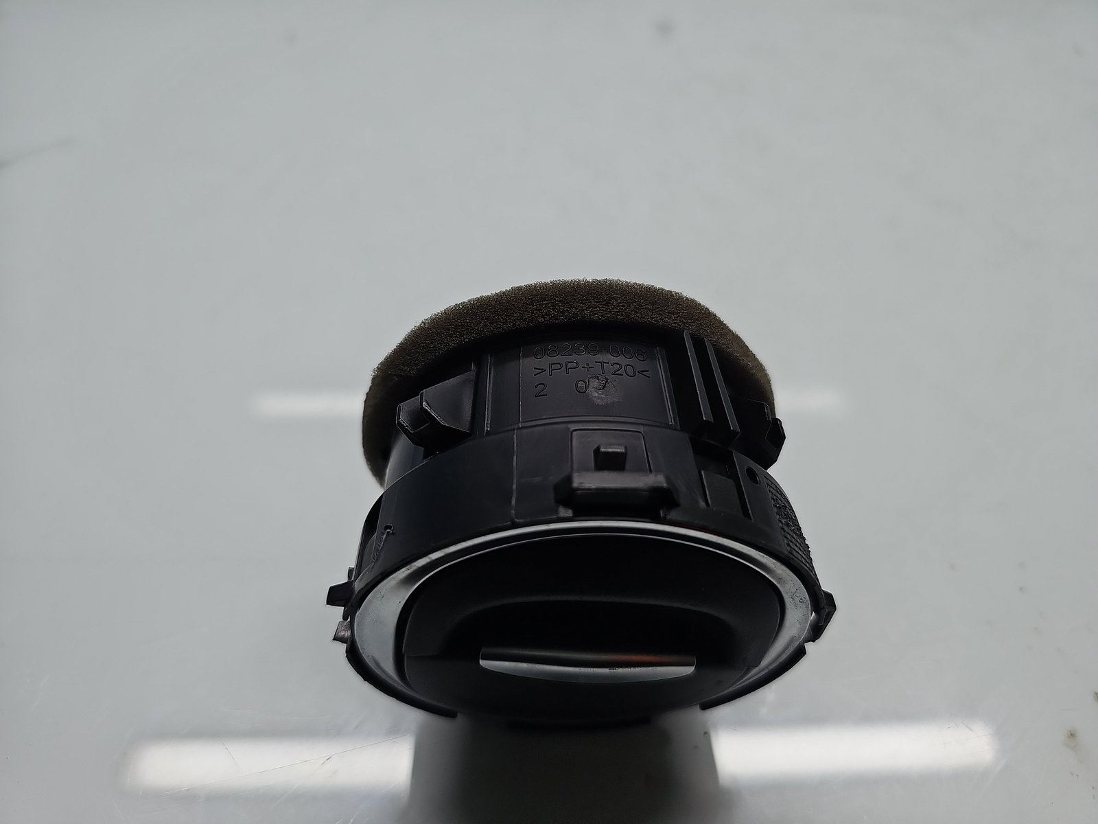 Grila aerisire stanga Renault Clio 4 [Fabr 2012-2020] 687608143R - imagine 2