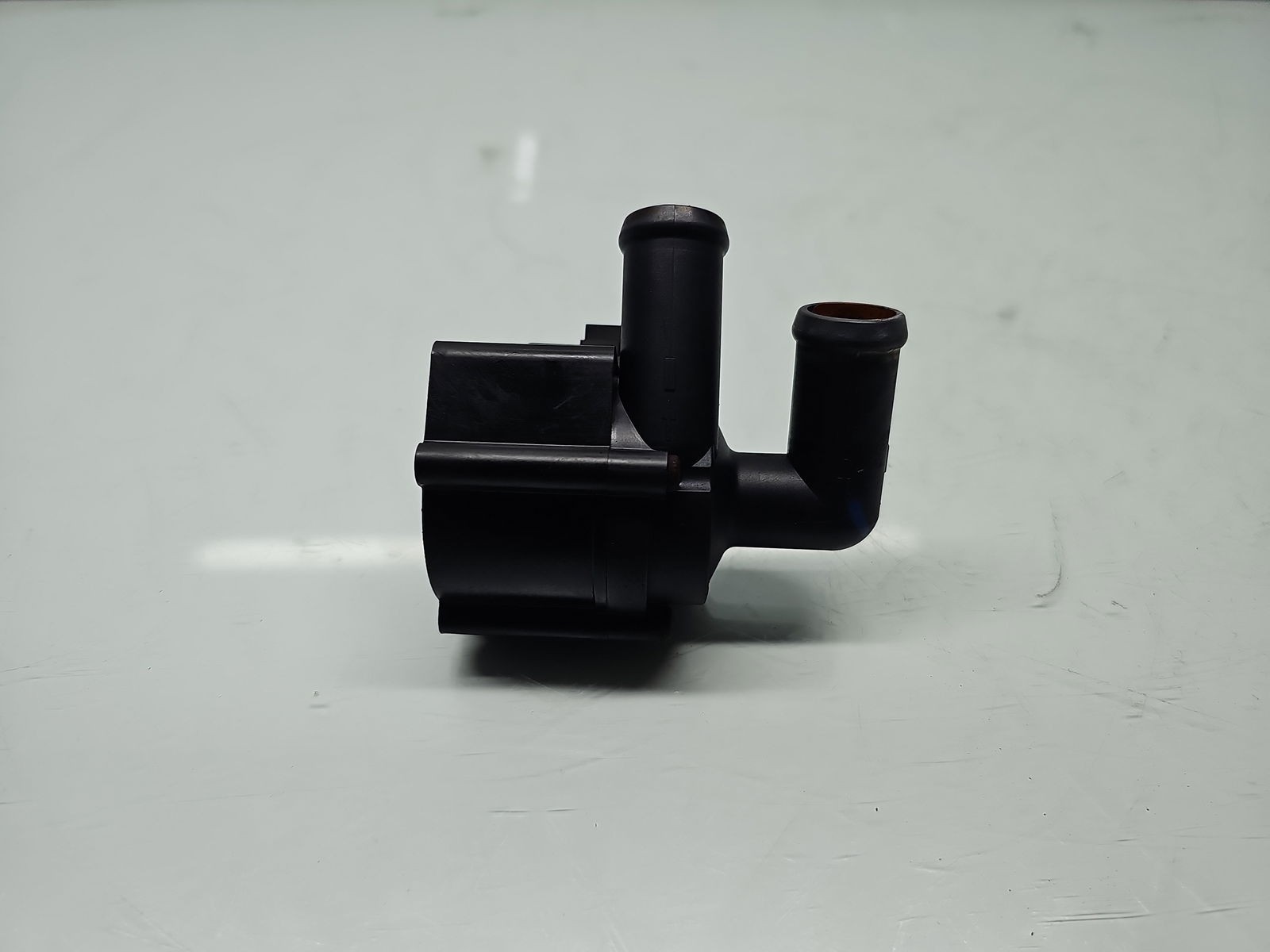 Pompa recirculare apa Volkswagen Tiguan (5N) [Fabr 2007-2016] 5N0965561 2.0 TDI CFFB 103KW / 140CP - imagine 1