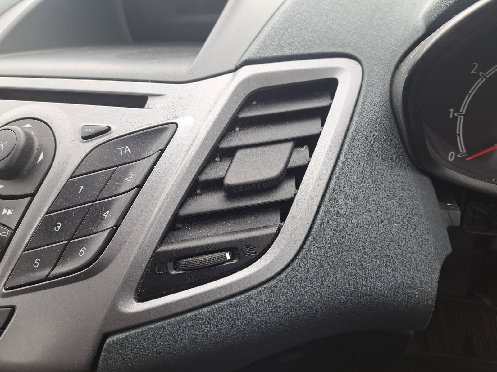 Grila aerisire centrala dreapta Ford Fiesta 6 [Fabr 2008-2019] O - imagine 1