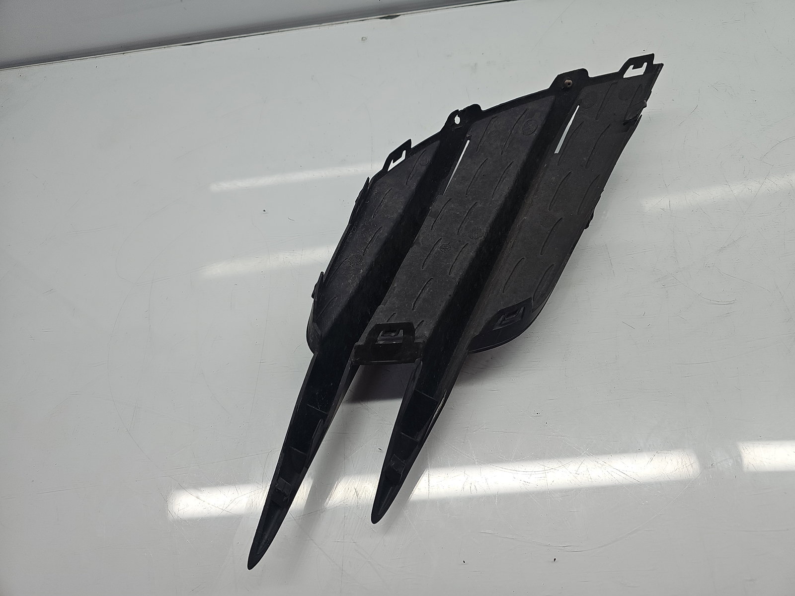 Grila proiector dreapta Mercedes Clasa A (W177) [Fabr 2019-2024] Berlina AMG A1778858400 - imagine 3