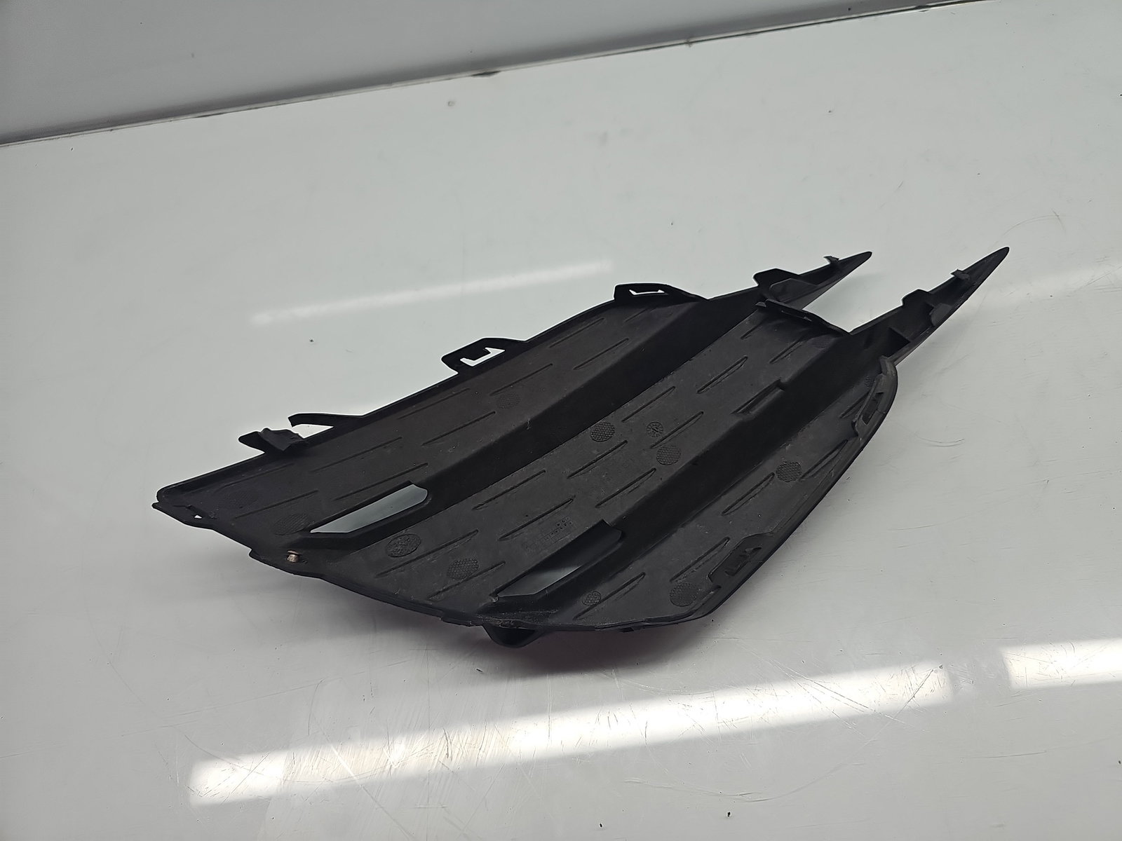 Grila proiector dreapta Mercedes Clasa A (W177) [Fabr 2019-2024] Berlina AMG A1778858400 - imagine 4