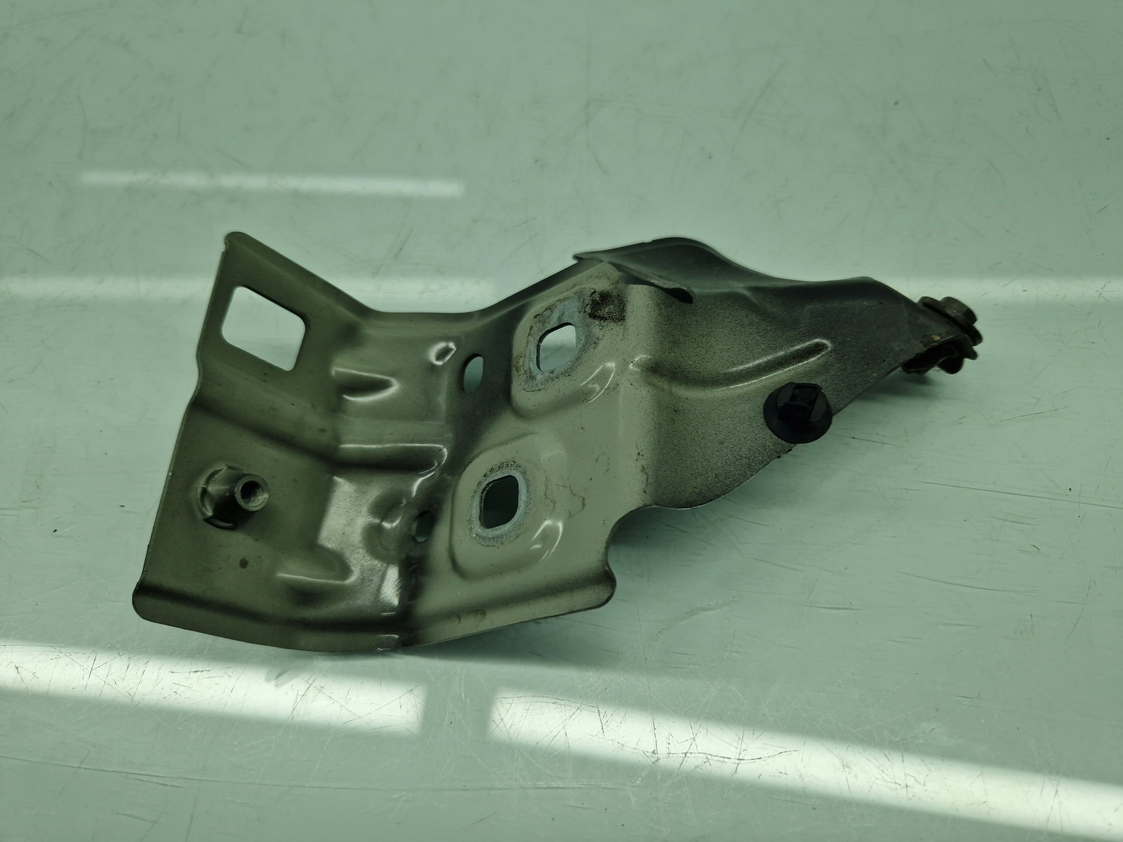 Suport aripa stanga fata Mercedes Clasa A (W177) [Fabr 2019-2024] A1778810100 - imagine 4