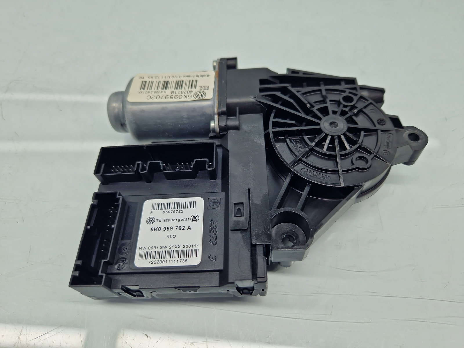 Motoras geam stanga fata Volkswagen Golf 6 (5K1) [Fabr 2009-2013] Hatchback 5K0959702C - imagine 1