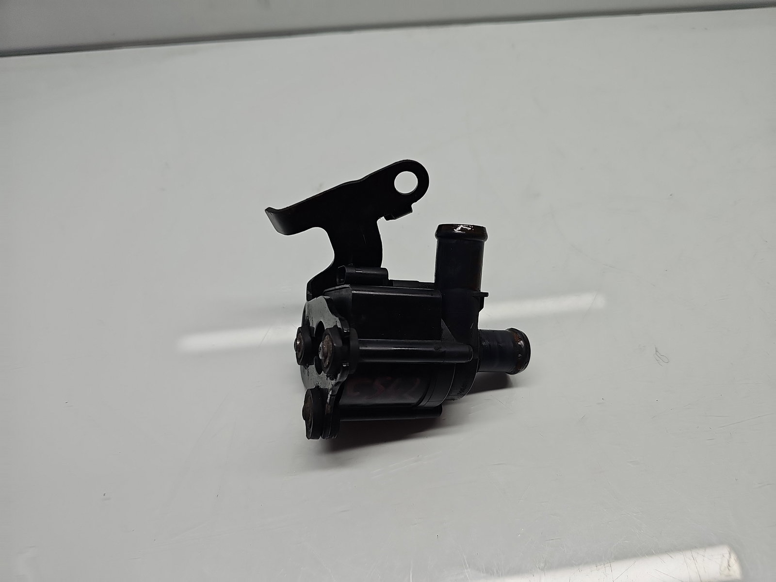 Pompa recirculare apa Skoda Octavia 3 (5E3) [Fabr 2012-2020] 5Q0965561B 2.0 TDI CRMB 110KW / 150CP - imagine 1