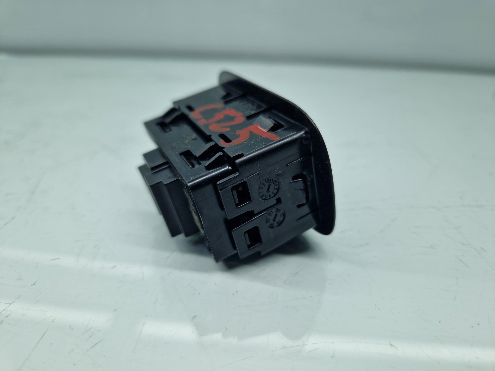 Buton geam stanga spate Mercedes Clasa A (W177) [Fabr 2019-2024] A1777203502 - imagine 4