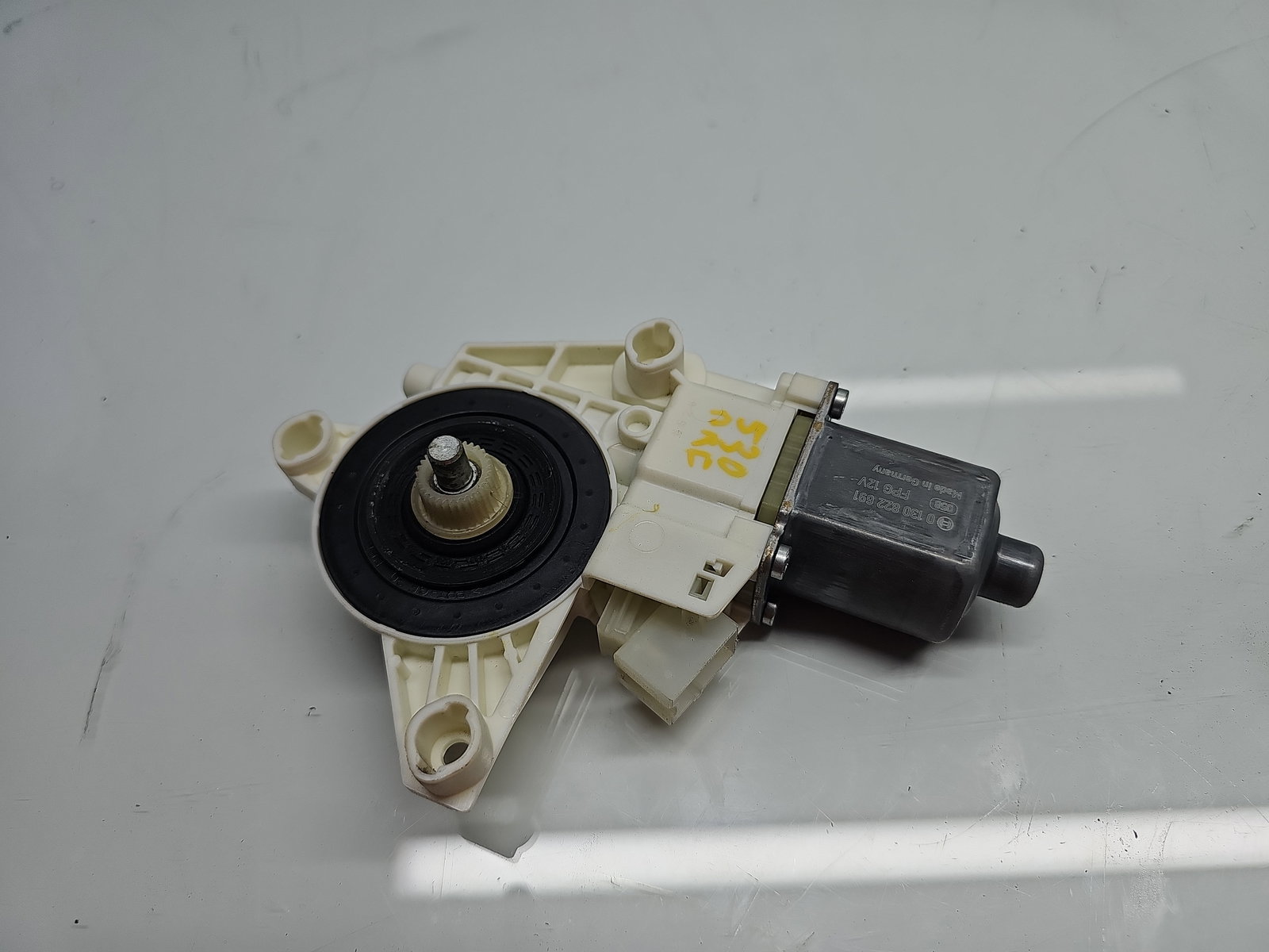 Motoras geam dreapta fata Mercedes Clasa A (W176) [Fabr 2012-2018] A2469065200 - imagine 1