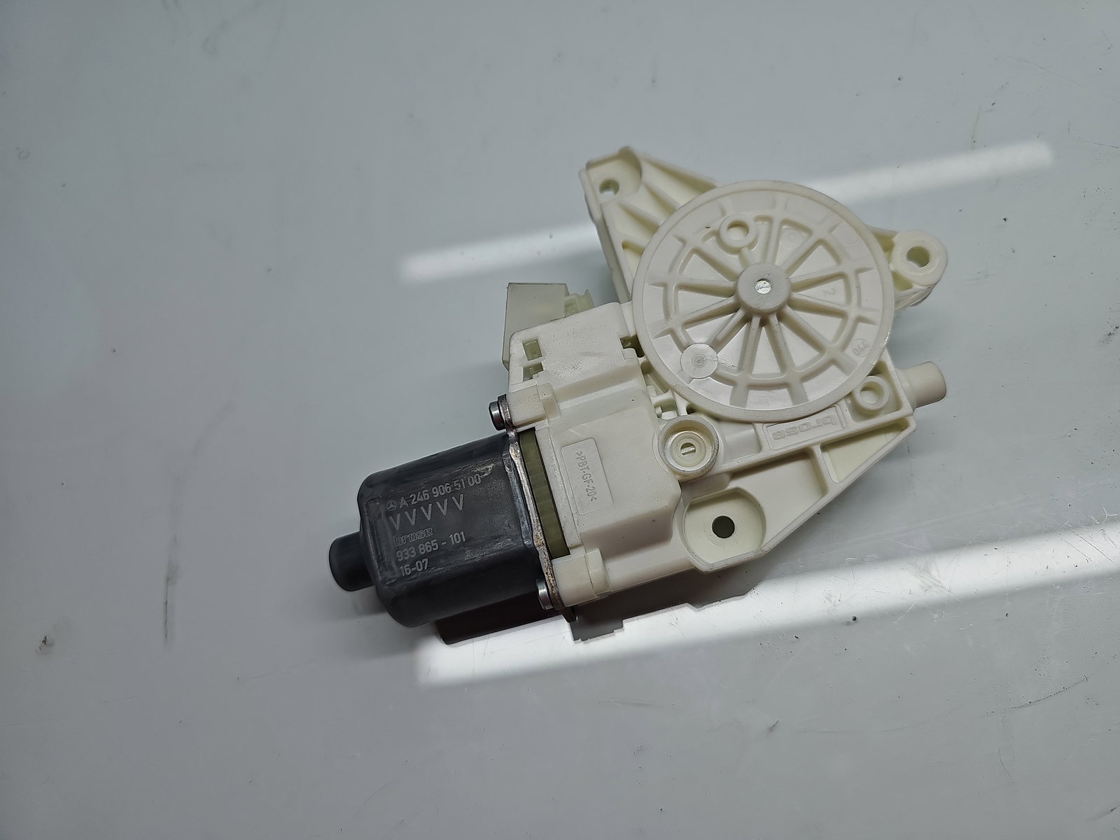 Motoras geam stanga fata Mercedes Clasa A (W176) [Fabr 2012-2018] A2469065100 - imagine 4