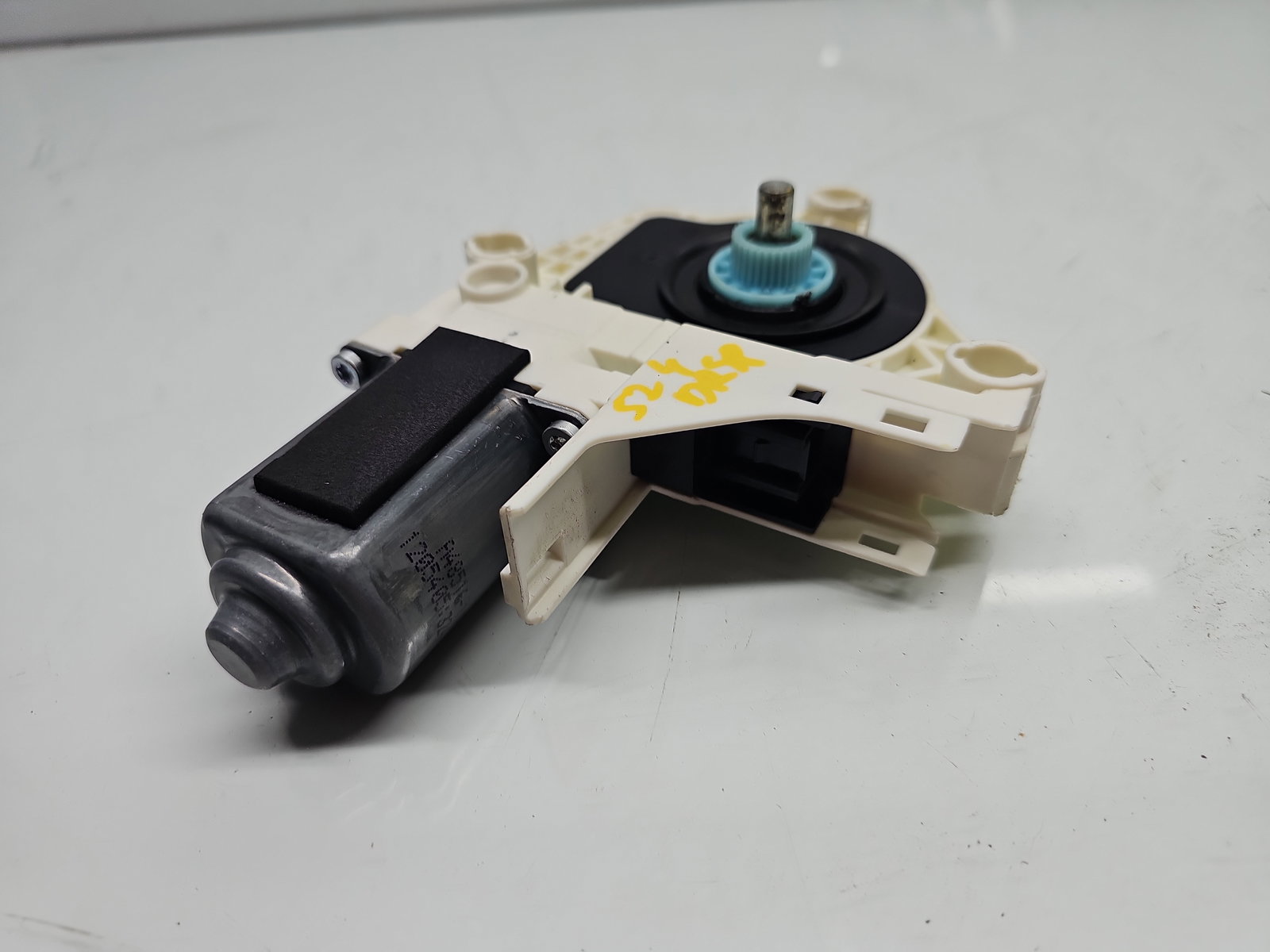 Motoras geam dreapta spate AUDI A6 (4G2, C7) S-line [Fabr 2012-2017] 8K0959812A - imagine 3