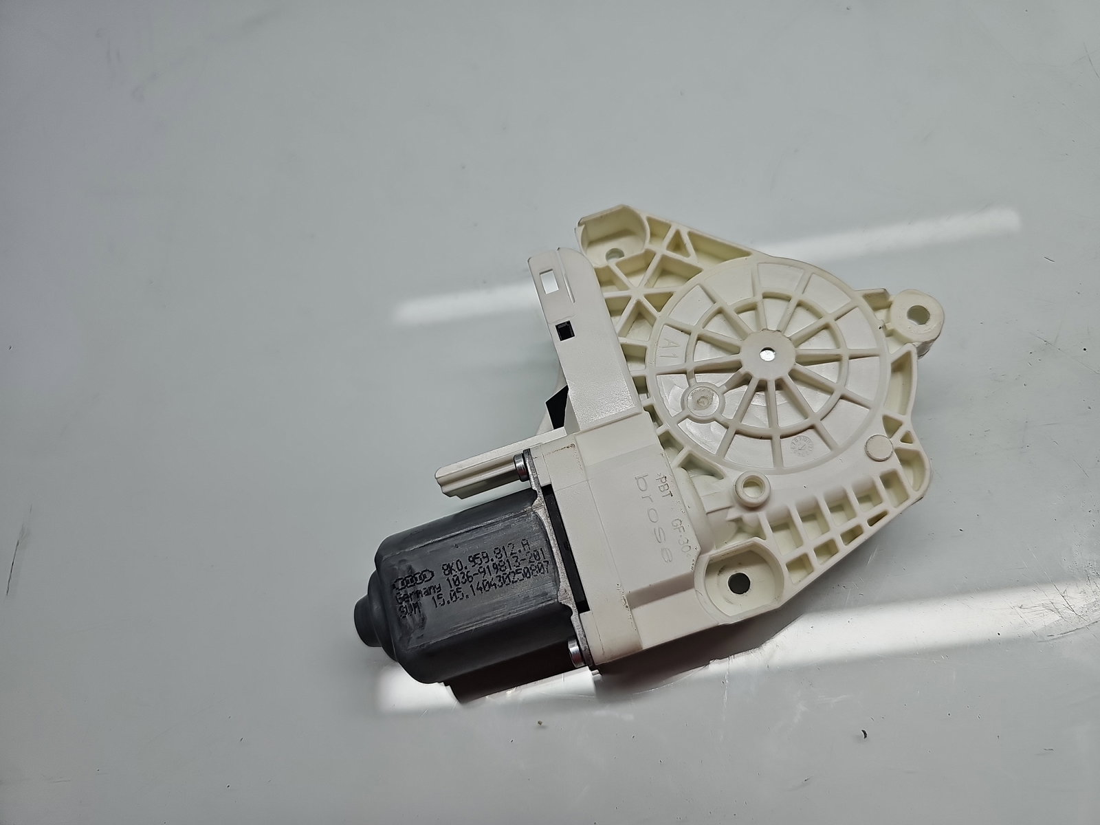 Motoras geam dreapta spate AUDI A6 (4G2, C7) S-line [Fabr 2012-2017] 8K0959812A - imagine 4