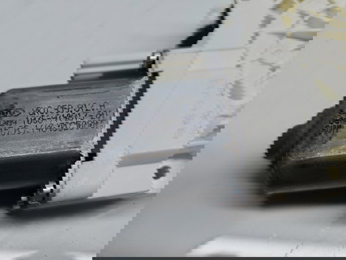 Motoras geam dreapta spate AUDI A6 (4G2, C7) S-line [Fabr 2012-2017] 8K0959812A