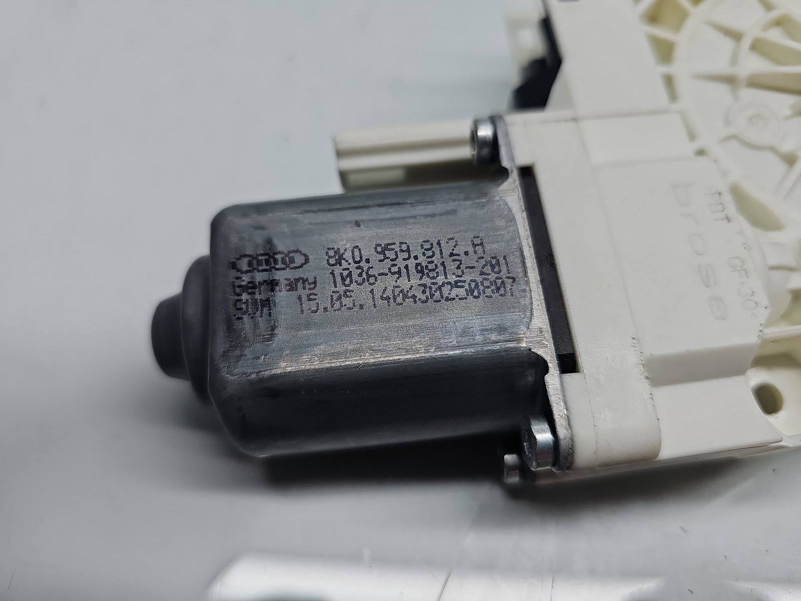 Motoras geam dreapta spate AUDI A6 (4G2, C7) S-line [Fabr 2012-2017] 8K0959812A - imagine 5