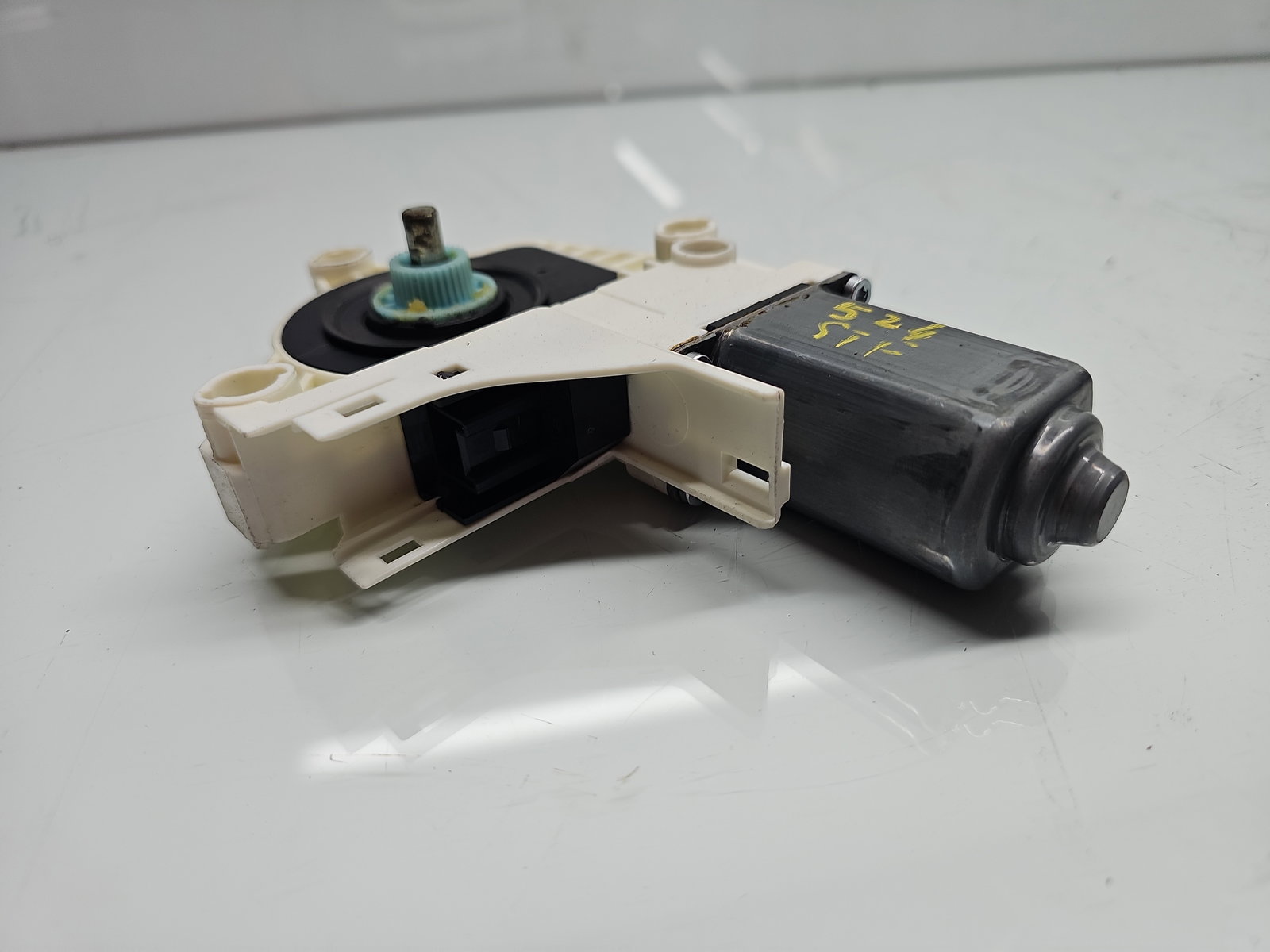 Motoras geam stanga fata AUDI A6 (4G2, C7) S-line [Fabr 2012-2017] 8K0959801B - imagine 3