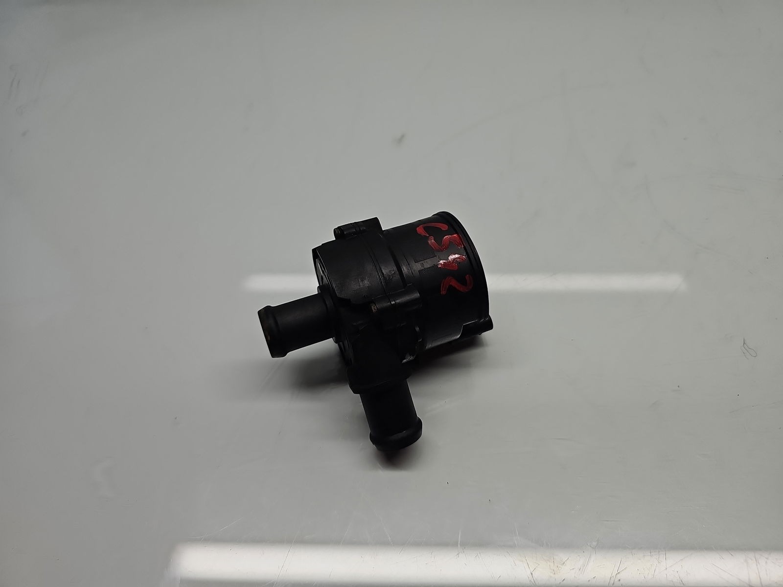 Pompa recirculare apa Volkswagen Golf 7 (5G) [Fabr 2014-prezent] 5G0965561 2.0 TDI CRMB 110KW / 150CP - imagine 1