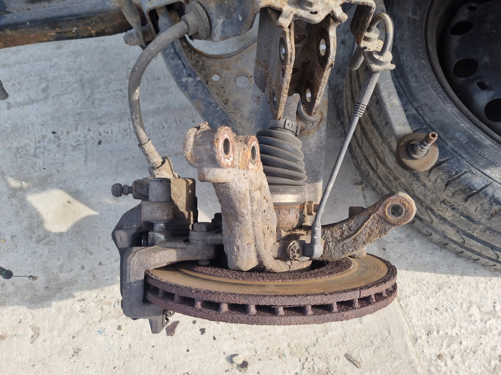 Fuzeta fata stanga Dacia Logan MCV 2 [Fabr 2013-2022] 1.5 dCi K9K792 66KW / 90CP - imagine 2