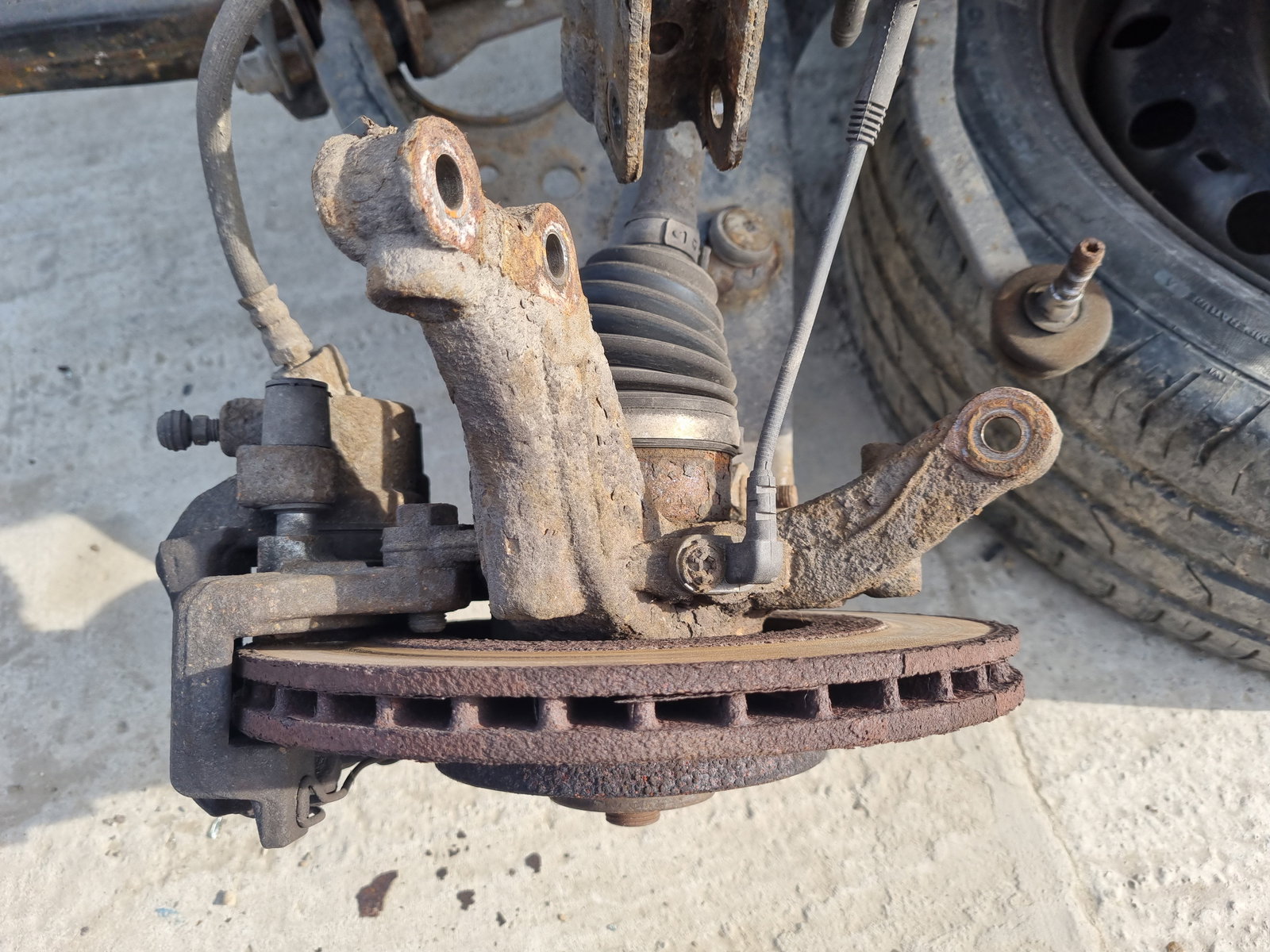 Fuzeta fata stanga Dacia Logan MCV 2 [Fabr 2013-2022] 1.5 dCi K9K792 66KW / 90CP - imagine 3