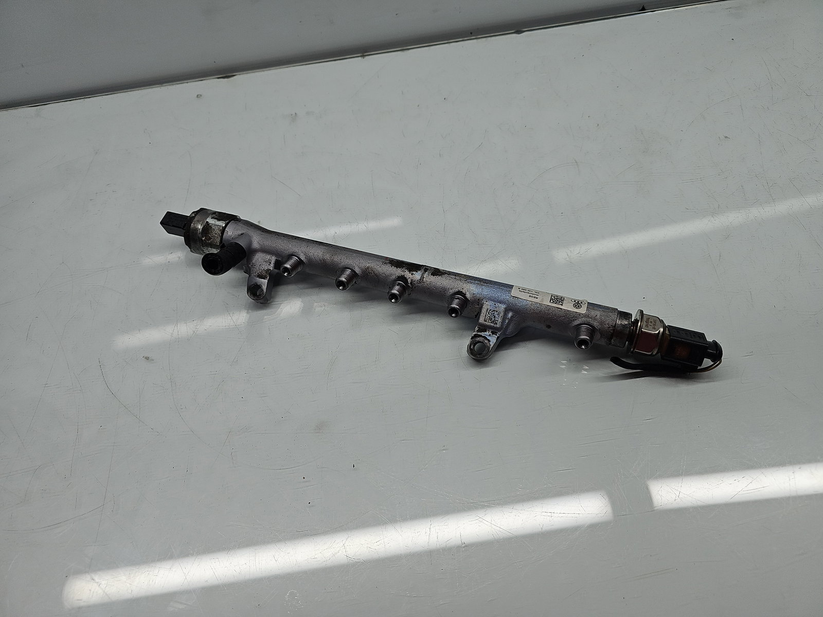 Rampa injectoare Volkswagen Golf 6 (5K1) [Fabr 2009-2013] 03L130089B 1.6 TDI CAYC 77KW / 105CP - imagine 2