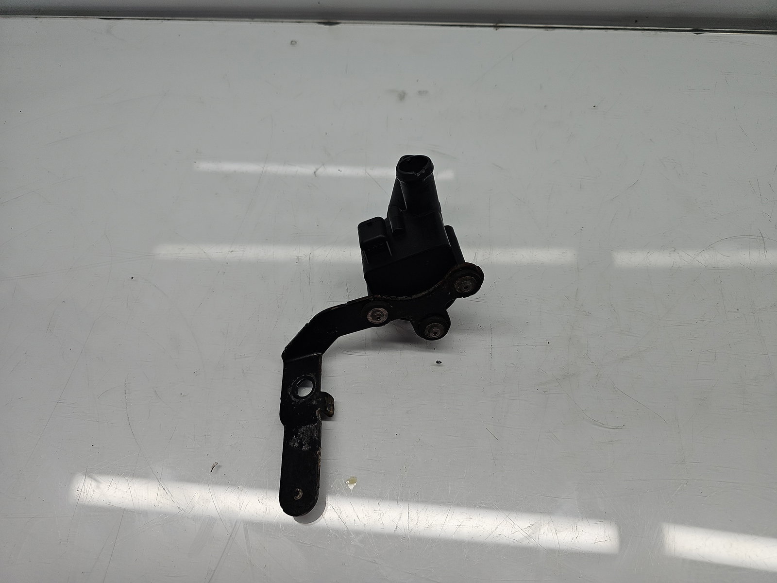 Pompa recirculare apa Volkswagen Golf 6 (5K1) [Fabr 2009-2013] 5N0965561 1.6 TDI CAYC 77KW / 105CP - imagine 1