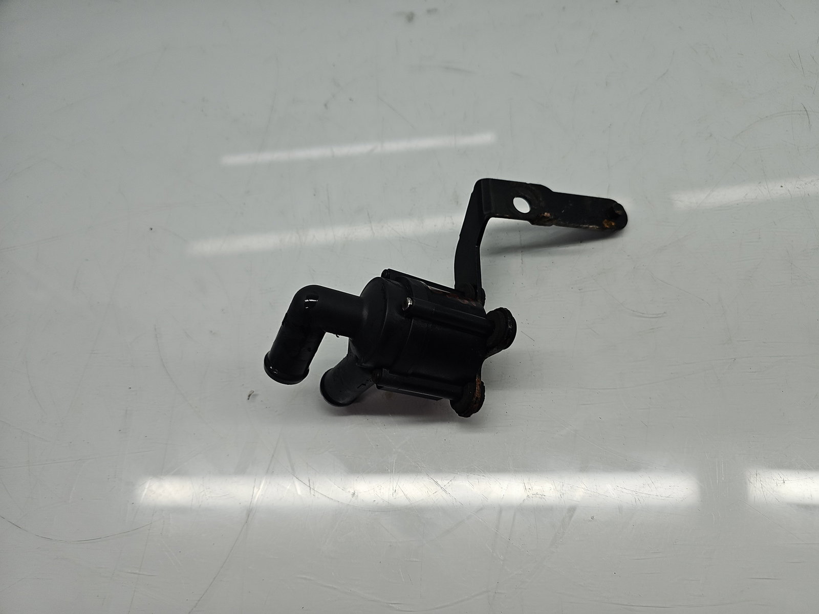 Pompa recirculare apa Volkswagen Golf 6 (5K1) [Fabr 2009-2013] 5N0965561 1.6 TDI CAYC 77KW / 105CP - imagine 3