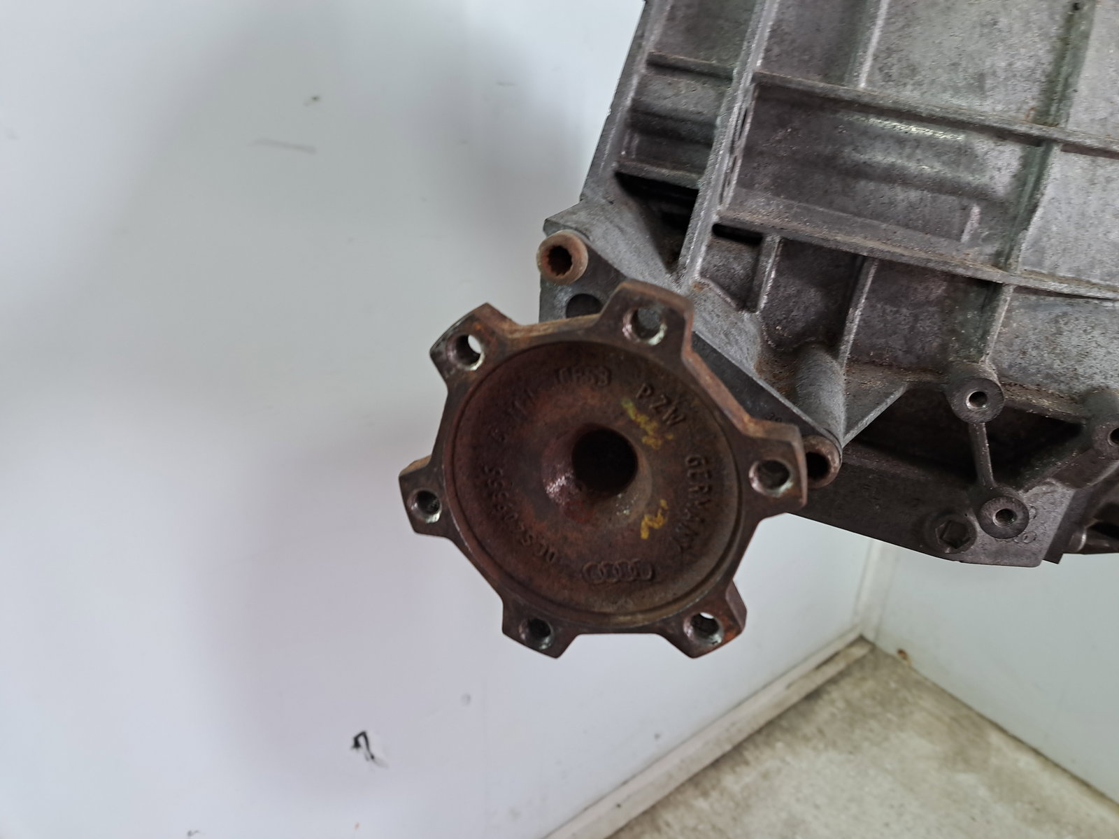 Cutie viteze manuala 6 trepte AUDI A4 (8K2, B8.5) [Fabr 2008-2015] 2.0 TDI CGLC MVS 130KW / 177CP - imagine 5