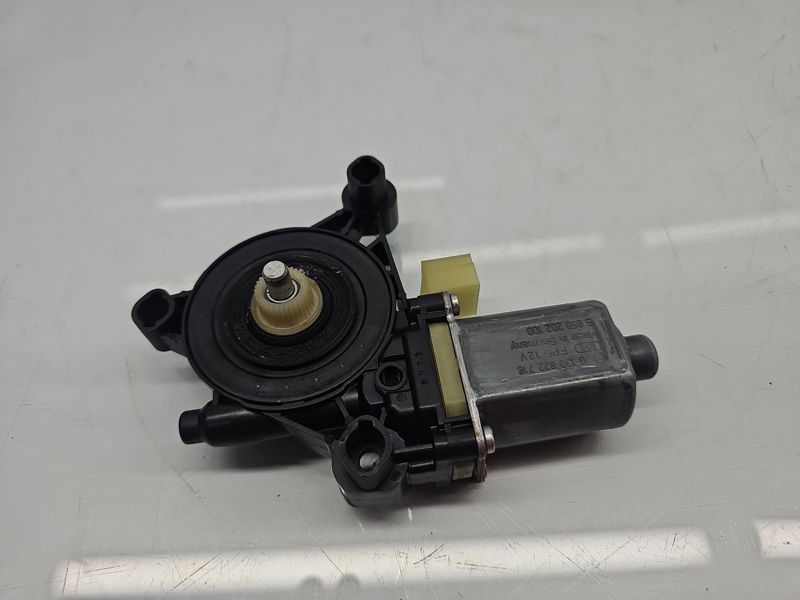 Motoras geam stanga fata AUDI A3 (8VS) [Fabr 2013-prezent] Berlina S-line 5Q0959802B - imagine 1