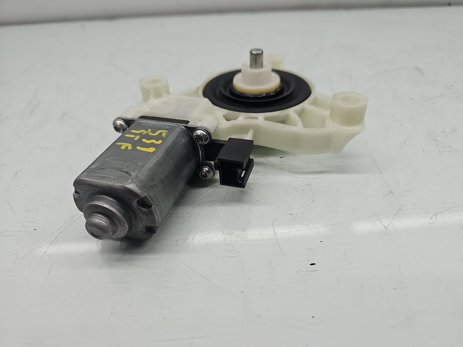 Motoras geam stanga fata Mercedes Clasa A (W177) [Fabr 2019-2024] Berlina AMG A0009065806 - imagine 3