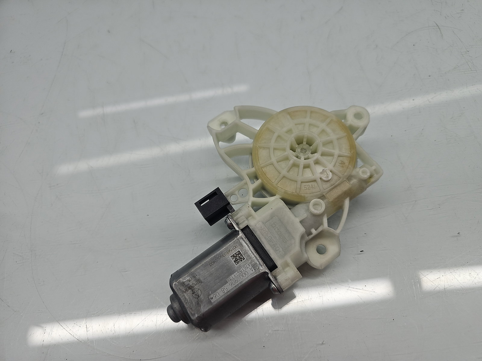 Motoras geam stanga fata Mercedes Clasa A (W177) [Fabr 2019-2024] Berlina AMG A0009065806 - imagine 4