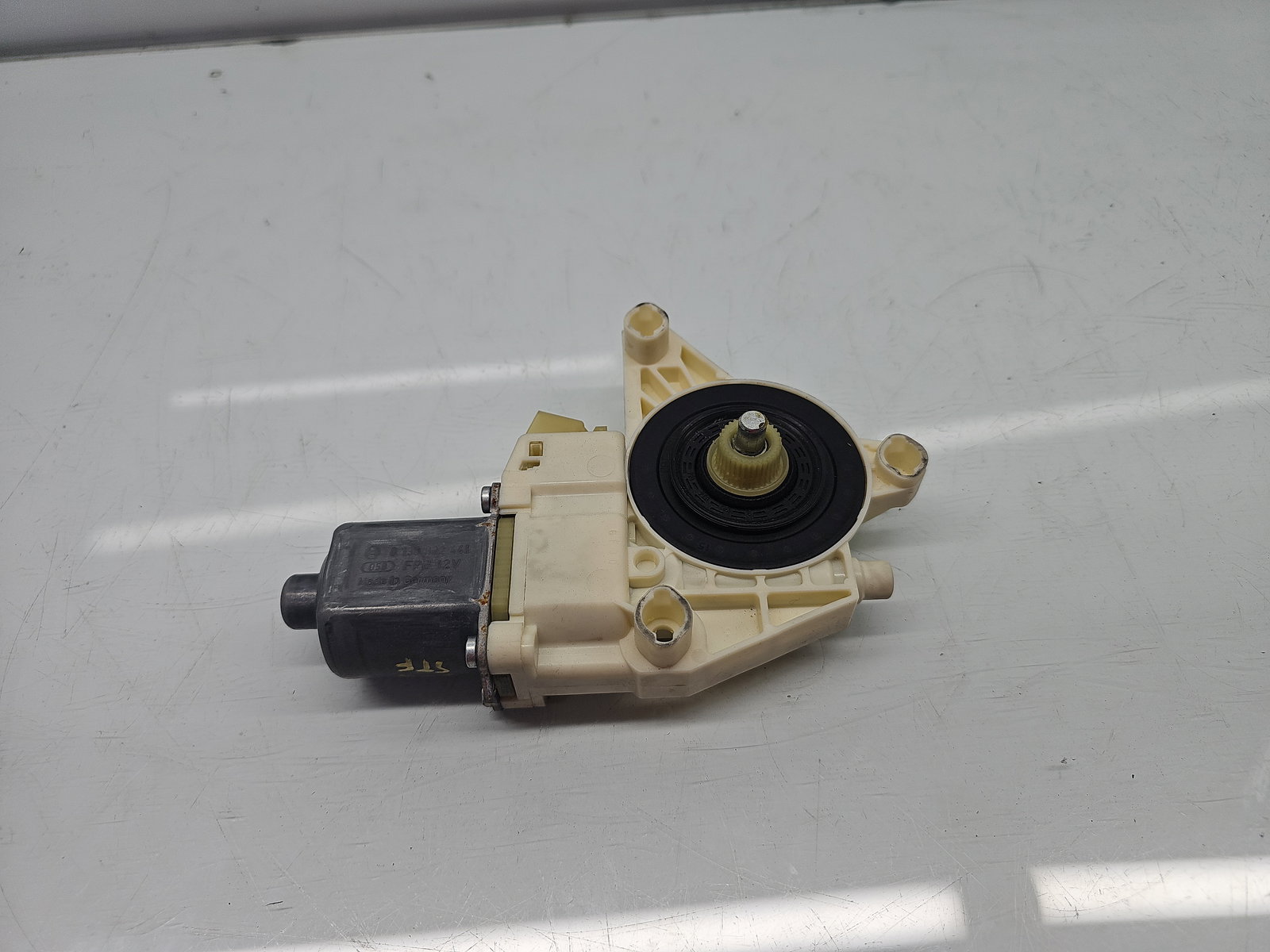 Motoras geam stanga fata Mercedes Clasa C (W204) [Fabr 2007-2014] A2048200142 - imagine 1