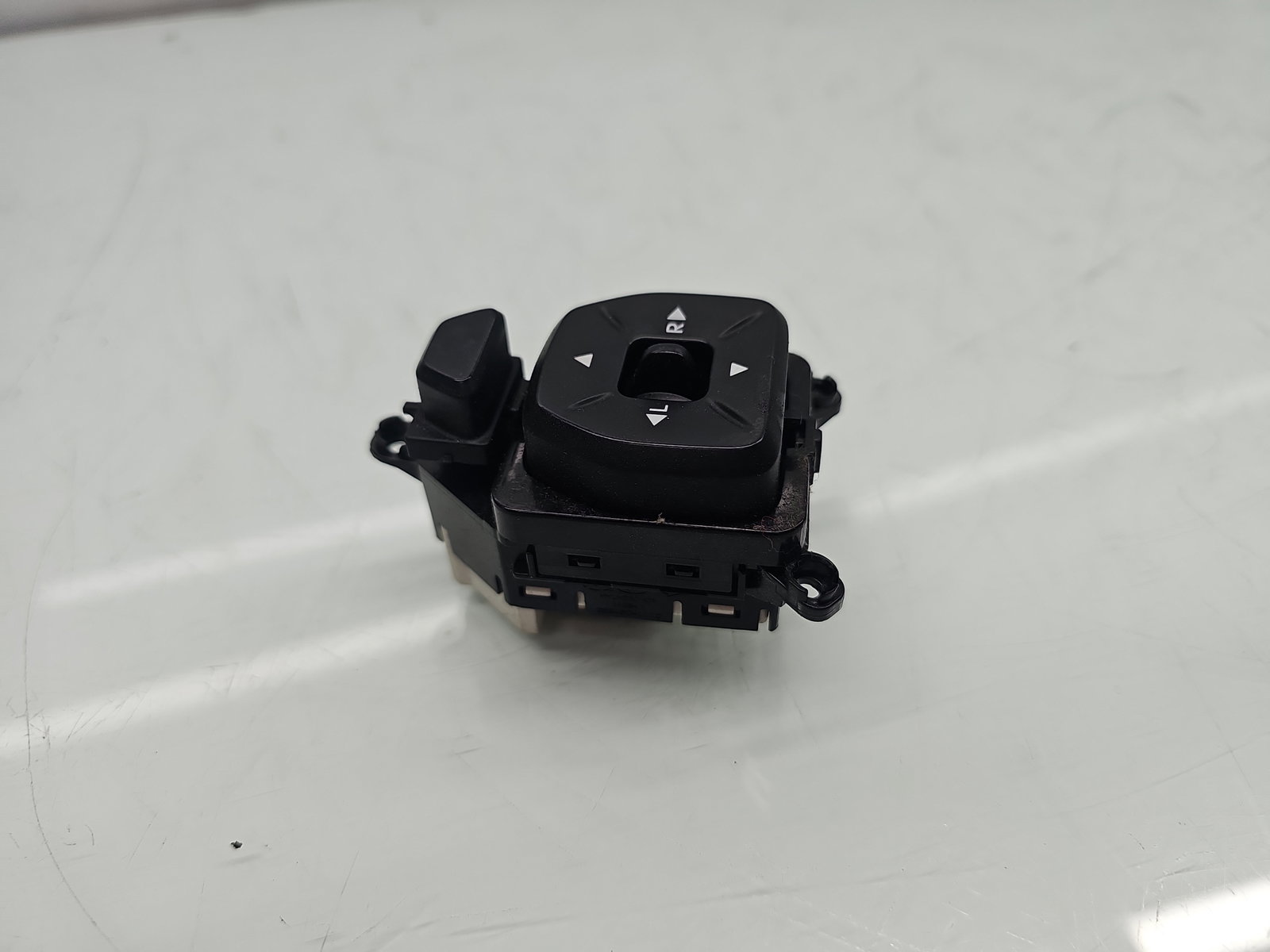 Buton reglaj oglinzi Hyundai ix35 (LM) [Fabr 2010-2017] 383480-1110 - imagine 2