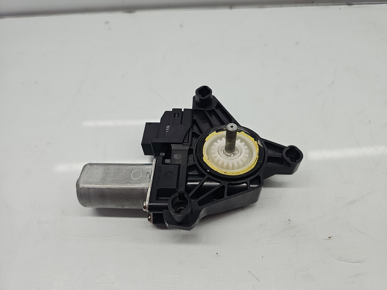 Motoras geam dreapta spate Mercedes Clasa A (W176) [Fabr 2012-2018] A2469063200 - imagine 1