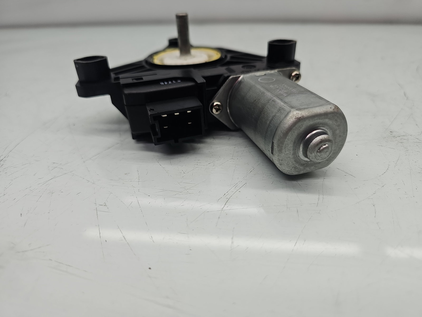 Motoras geam dreapta spate Mercedes Clasa A (W176) [Fabr 2012-2018] A2469063200 - imagine 3