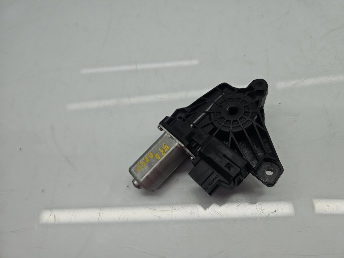 Motoras geam dreapta spate Mercedes Clasa A (W176) [Fabr 2012-2018] A2469063200
