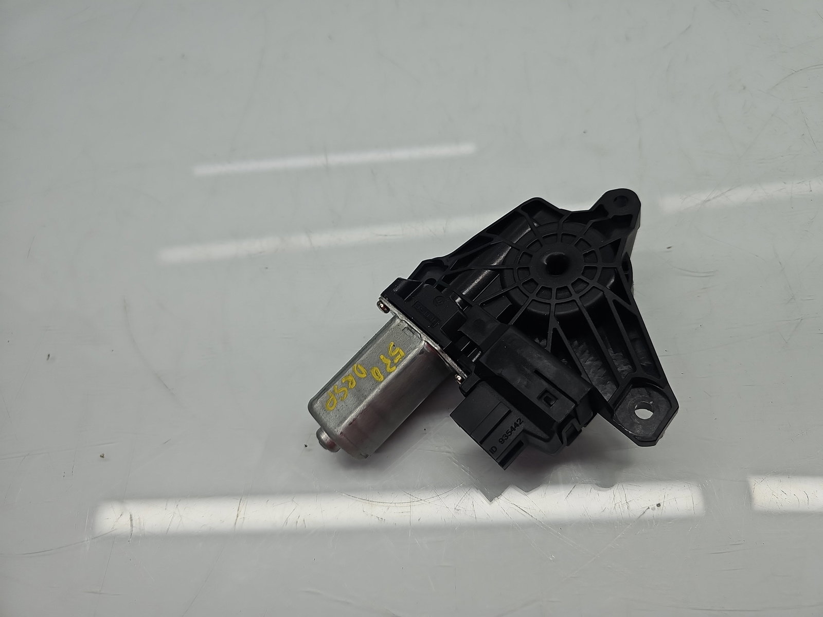 Motoras geam dreapta spate Mercedes Clasa A (W176) [Fabr 2012-2018] A2469063200 - imagine 4