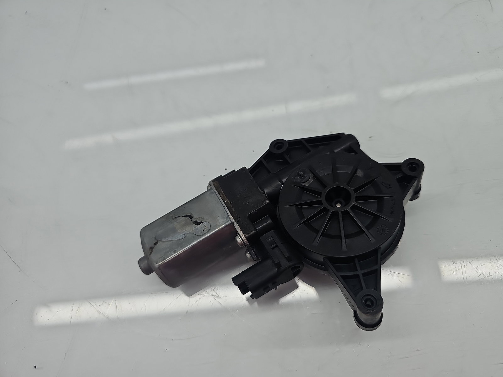 Motoras geam stanga spate Dacia Duster 2 [Fabr 2017-2023] 128001892D - imagine 4